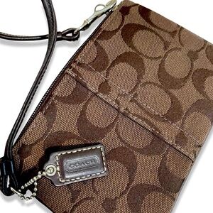 COACH Chocolate Signature C Jacquard Small Wristlet Wallet Brown | SV/CH F42391